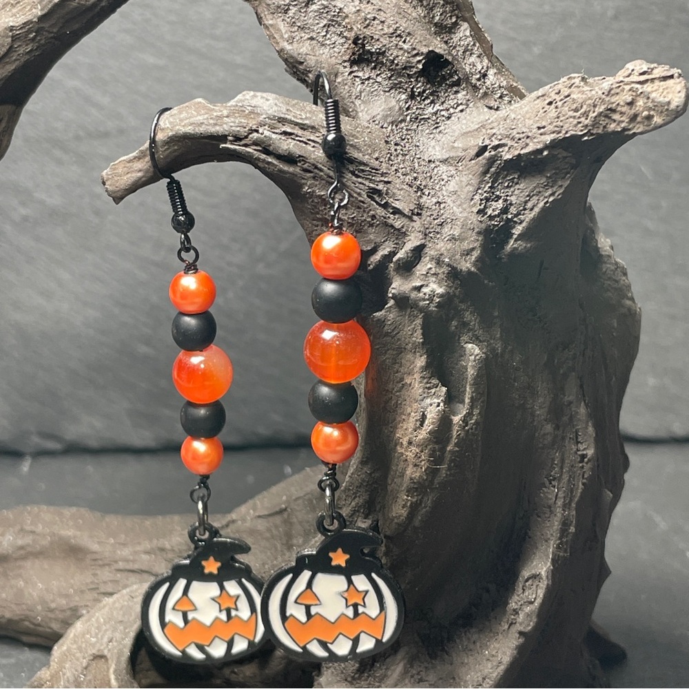 Agate And Onyx Halloween Pumpkin Earrings - Black and Orange - Picture 3 of 5
